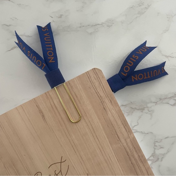 Upcycled reimaged and redesigned authentic LV ribbon clips - Picture 4 of 4